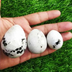 White-raimbow-moonstone-2